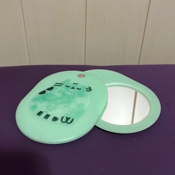 Pusheen compact mirror - Picture 2 of 3